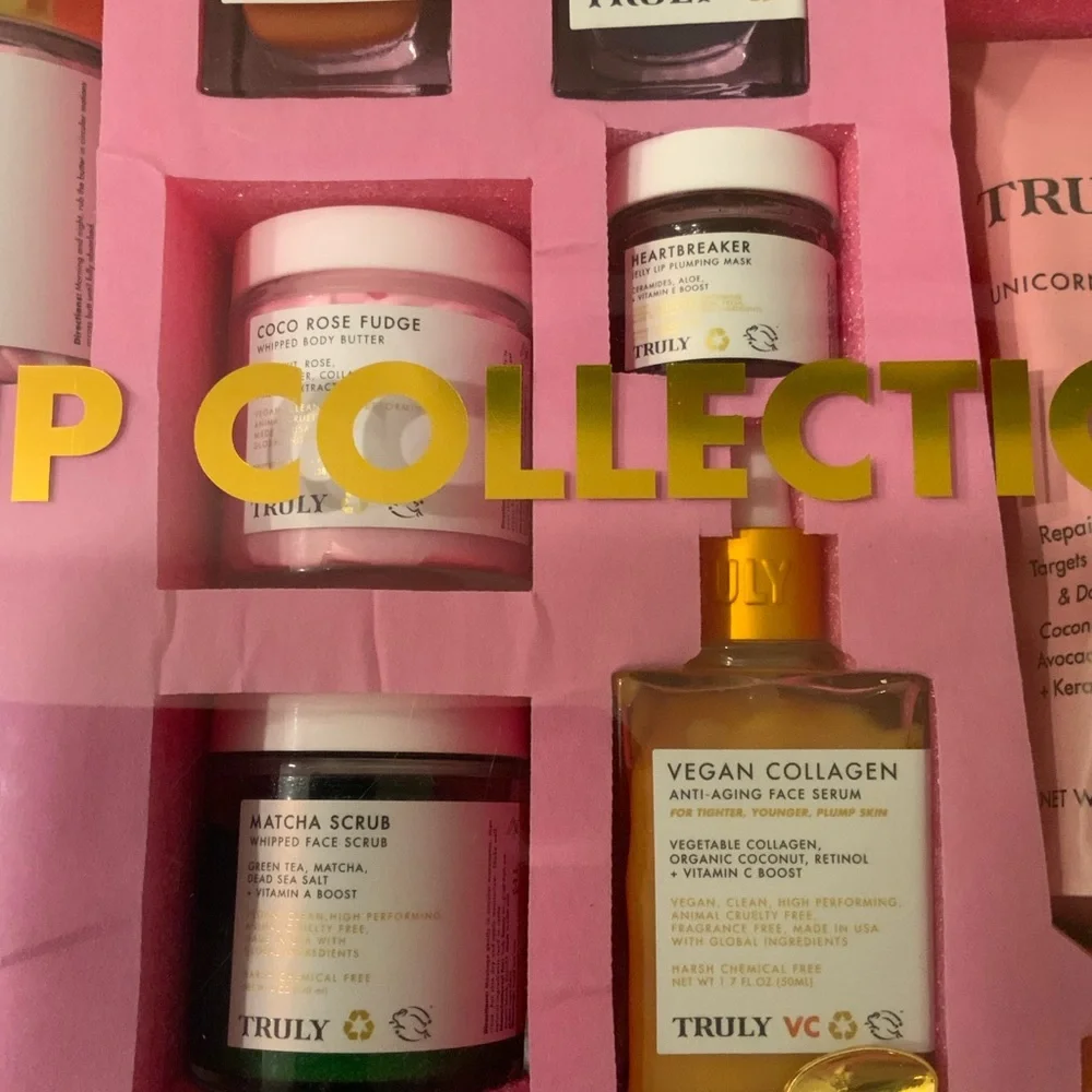 Truly VIP Collection beauty bundle with two free bags - Picture 10 of 11